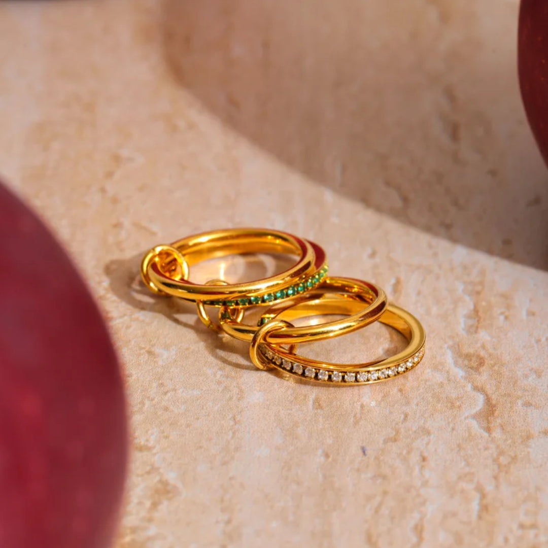 Anillo Apilable LENORA con circonitas blancas y verdes – lenorajewelry.com/anillo-apilable-lenora-acero-inoxidable, anillo apilable, anillo de acero inoxidable, joyería fina, baño de oro 18K, circonitas, anillo mujer, joyería exclusiva, regalo elegante, LENORA, accesorios de moda, Spinelli Kilcollin jewelry, Spinelli Kilcollin rings, Spinelli Kilcollin earrings, Spinelli Kilcollin bracelets, Spinelli Kilcollin necklaces, Spinelli Kilcollin Los Angeles, Spinelli Kilcollin fine jewelry, Spinelli Kilcollin gol