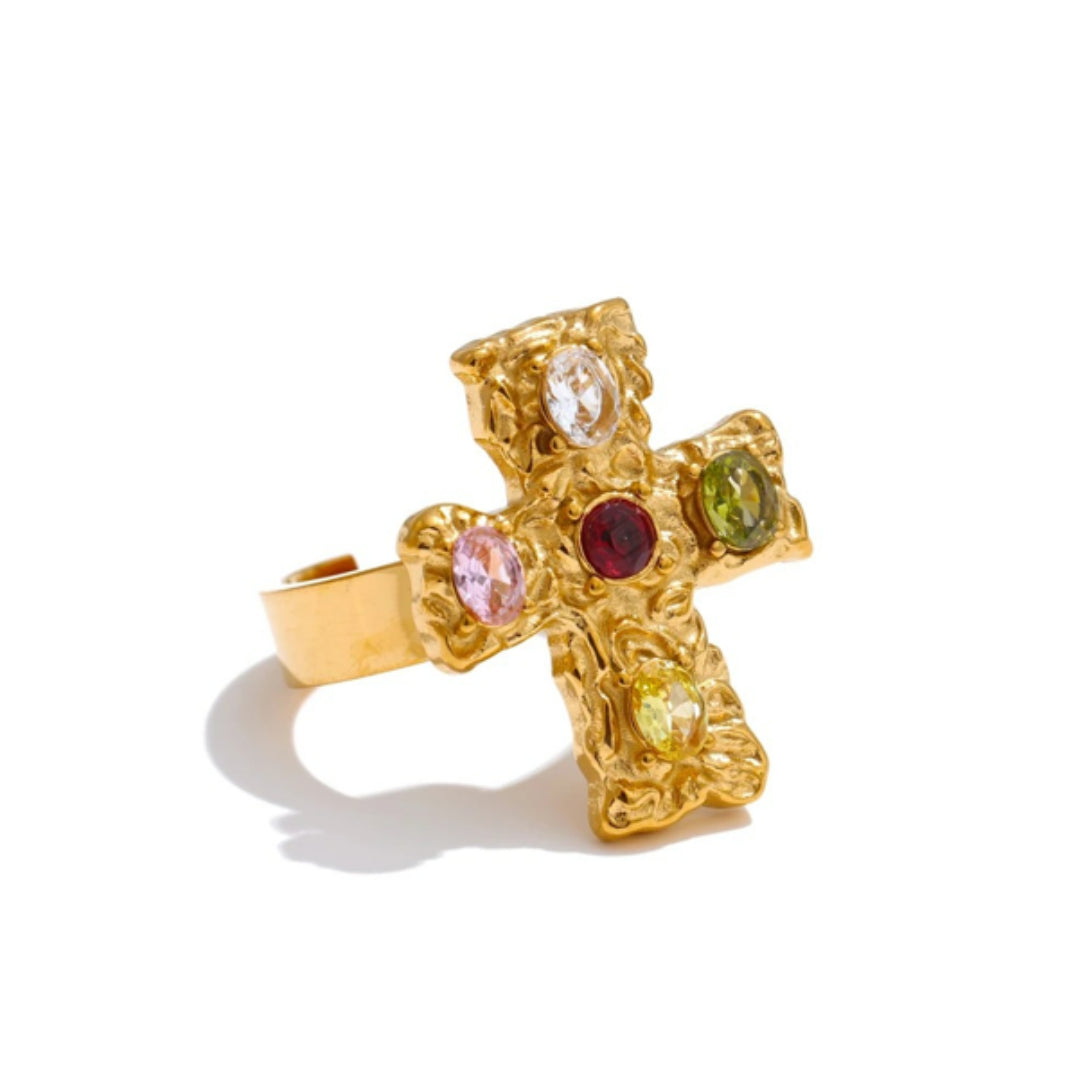 Anillo Cruz Alquimia ajustable con circonita colorida vintage – lenorajewelry.com/anillo-cruz-alquimia-ajustable, anillo de cruz, joyería vintage, circonita cúbica, anillo ajustable, regalo mujer fe, acero inoxidable oro, LENORA, anillo abierto, joyas espirituales, moda Y2K