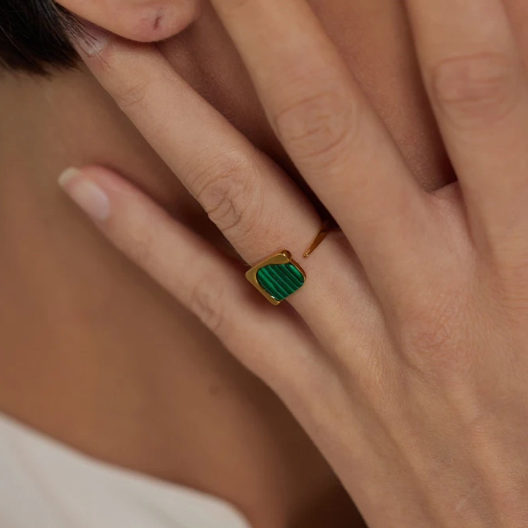 AnilloEdenDoradoconpiedranaturalyoro18Kdisenogeometricovintage_lenorajewelry.com_anillo-eden-dorado-vintage-piedra-natural