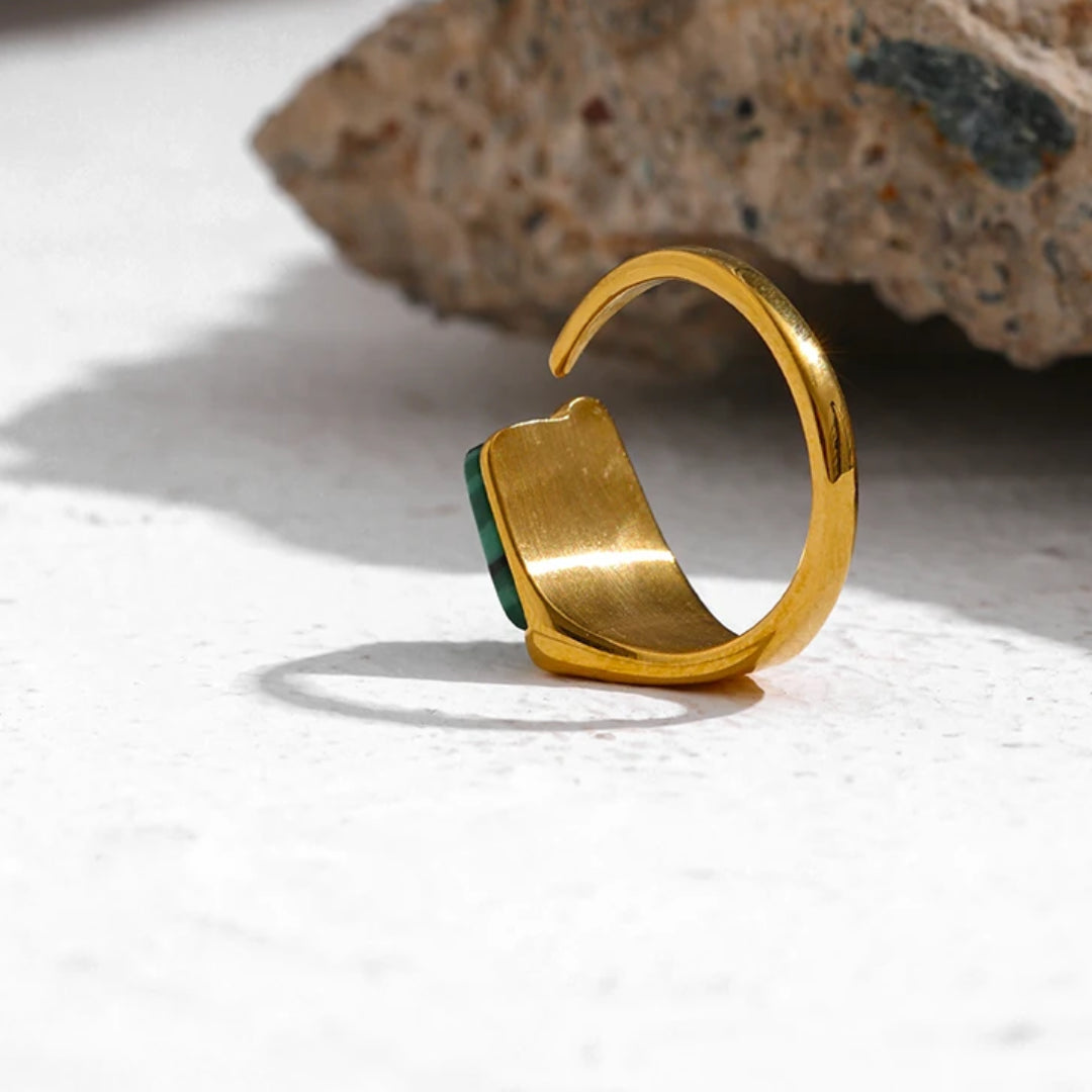AnilloEdenDoradoconpiedranaturalyoro18Kdisenogeometricovintage_lenorajewelry.com_anillo-eden-dorado-vintage-piedra-natural