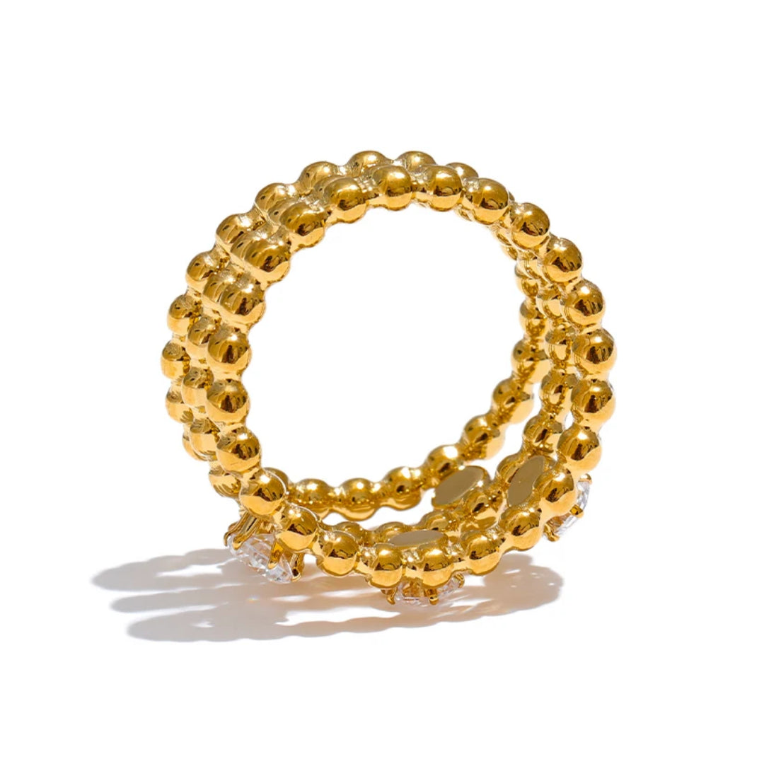 Anillo Lumina Étera en oro 18k con circonitas – lenorajewelry.com/anillo-lumina-etera-oro-circonitas, anillo de oro, joyería fina mujer, circonitas cubicas, acero inoxidable 316L, regalo elegante, anillo ajustable, lenora, joyas con platina, moda sostenible, lujo accesible