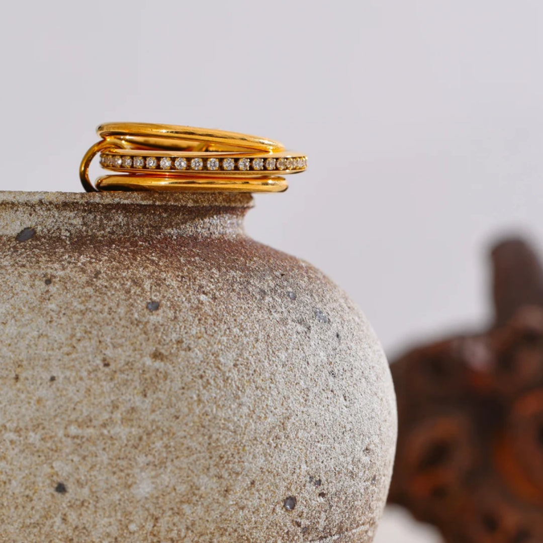 Anillo apilable Luz Estelar capas redondas con circonitas – lenorajewelry.com/anillo-apilable-luz-estelar-oro-pvd, anillo apilable oro, joyería fina mujer, anillo circonitas, anillos stackable, regalo elegante, joyas capas, acero inoxidable dorado, LENORA, joyería estelar , Spinelli Kilcollin jewelry, Spinelli Kilcollin rings, Spinelli Kilcollin earrings, Spinelli Kilcollin bracelets, Spinelli Kilcollin necklaces, Spinelli Kilcollin Los Angeles, Spinelli Kilcollin fine jewelry, Spinelli Kilcollin gold rings