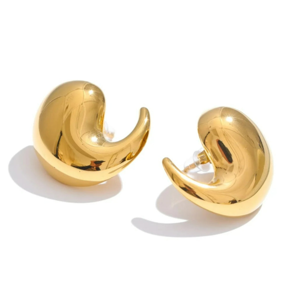 Aretes dorados en forma de gota – lenorajewelry.com/aretes-gota-brillante, Aretes modernos de acero inoxidable, aretes de gota, aretes dorados, pendientes modernos, joyería resistente al agua, aretes LENORA, pendientes elegantes, acero inoxidable