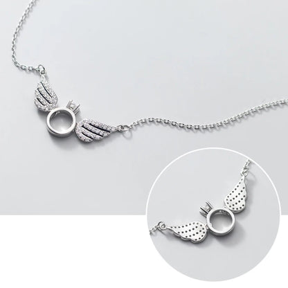 Colgante de lujo vintage con alas de ángel en plata y circonia