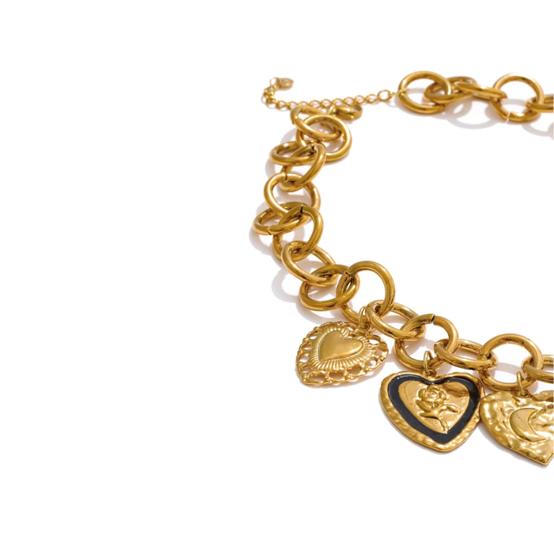 Collar Aurora Corazón en acero inoxidable chapado oro 18k – lenorajewelry.com/collar-corazon-oro-aurora-lenora
collar de oro, joyería fina mujer, regalo elegante, acero inoxidable, colgante corazón, joyas resistentes agua, LENORA, collar ajustable, joyería chapada PVD