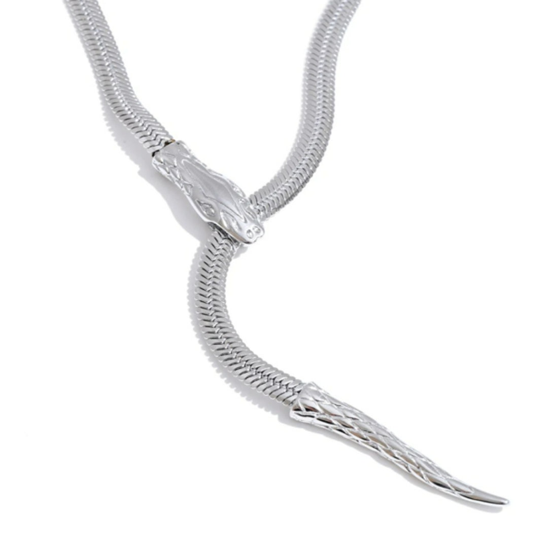 Collar dorado largo de acero inoxidable elegante – lenorajewelry.com/collar-dorado-ajustable-acero-lenora, collar dorado mujer, collar ajustable moderno, collar acero inoxidable, joyería femenina de lujo, collar largo elegante, lenora joyería