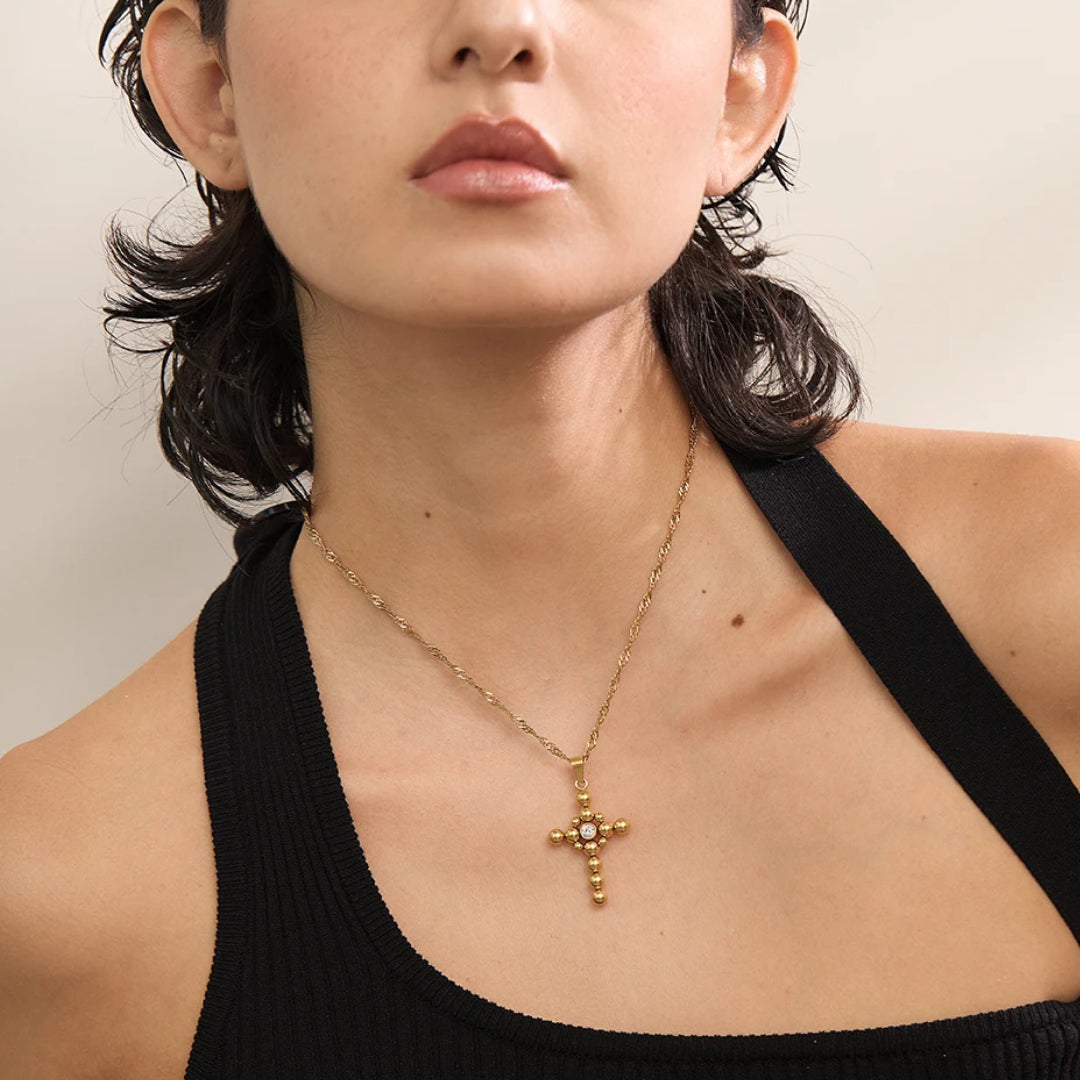 Collar Cruz Luz Eterna en Oro PVD con Circonitas – lenorajewelry.com/collar-cruz-oro-circonitas-lenora
collar de cruz, joyería fina, oro PVD, circonitas cubicas, regalo espiritual, joyería unisex, collar ajustable, lenora joyas, resistencia al agua, diseño elegante