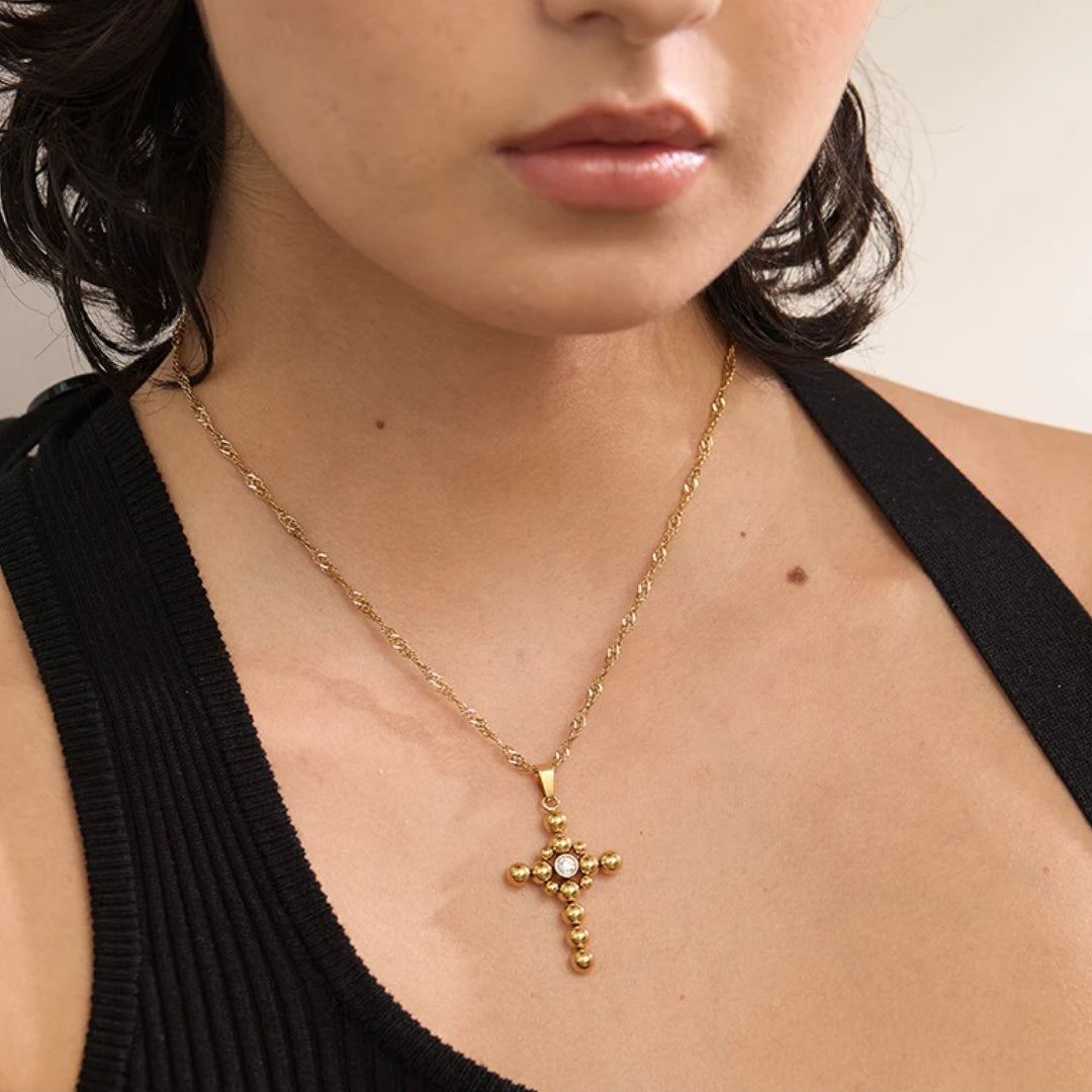 Collar Cruz Luz Eterna en Oro PVD con Circonitas – lenorajewelry.com/collar-cruz-oro-circonitas-lenora
collar de cruz, joyería fina, oro PVD, circonitas cubicas, regalo espiritual, joyería unisex, collar ajustable, lenora joyas, resistencia al agua, diseño elegante