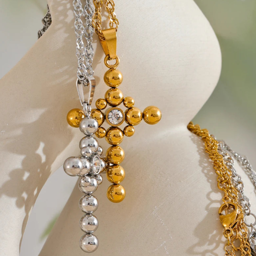 Collar Cruz Luz Eterna en Oro PVD con Circonitas – lenorajewelry.com/collar-cruz-oro-circonitas-lenora
collar de cruz, joyería fina, oro PVD, circonitas cubicas, regalo espiritual, joyería unisex, collar ajustable, lenora joyas, resistencia al agua, diseño elegante