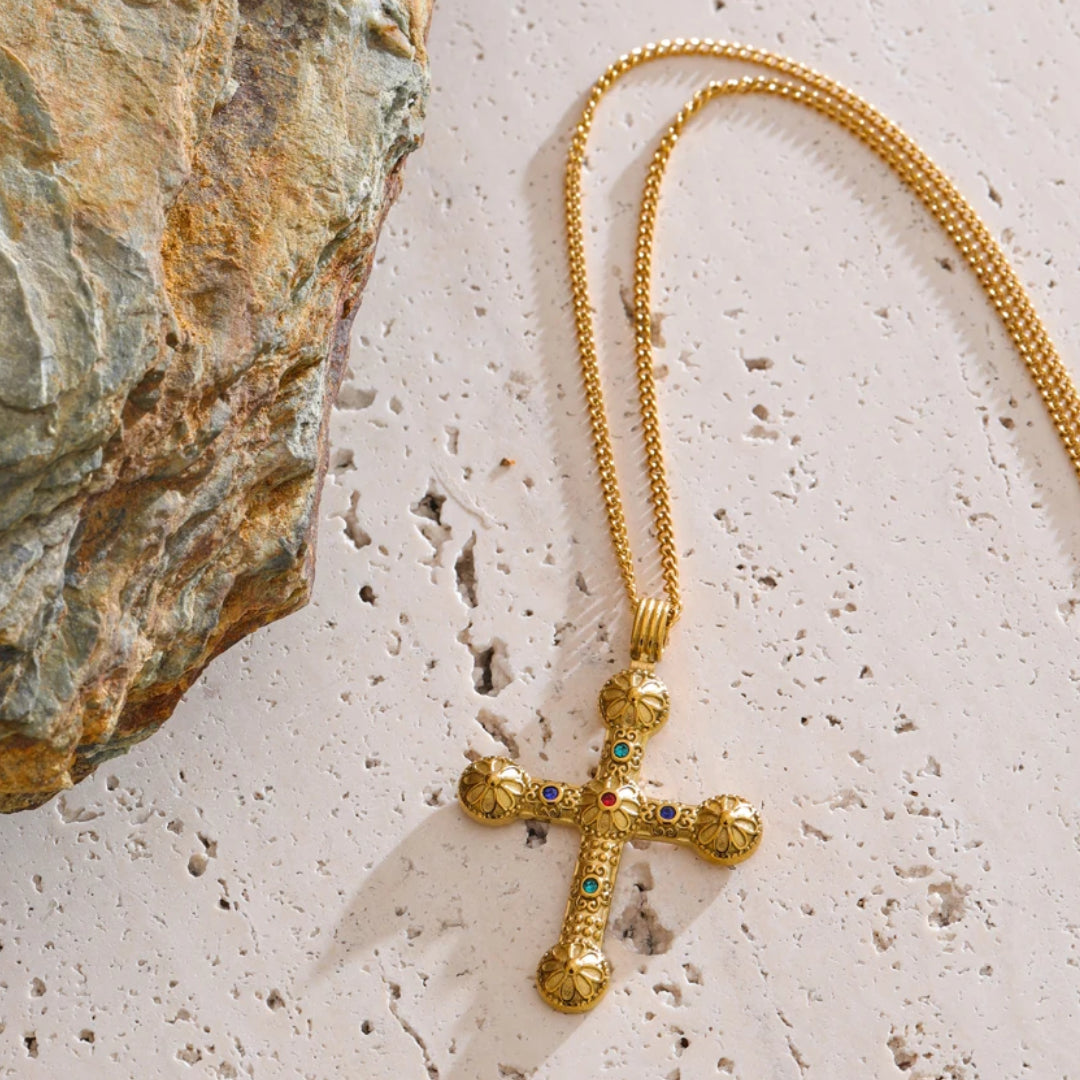 Cruz geométrica en oro y acero para mujer – lenorajewelry.com/collar-cruz-dorada-zirconias
collar cruz dorado, joyería religiosa, zirconias cubicas, regalo para mujer, accesorios elegantes México, lenora joyería, acero inoxidable dorado, cadena ajustable, joyas vintage