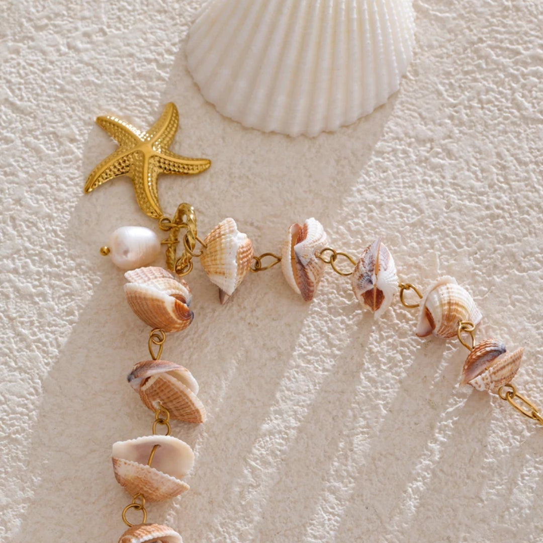 Collar Estrella Abisal con concha natural y oro 18k resistente agua – lenorajewelry.com/collar-estrella-mar-concha-oro
collar playero, joyería vacaciones, estrella de mar, concha natural, regalo verano, acero inoxidable oro, LENORA, joyas resistentes agua, collar ajustable, joyería oceánica