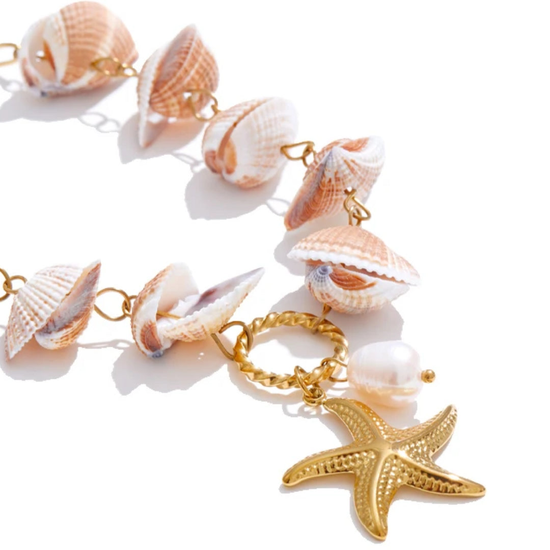 Collar Estrella Abisal con concha natural y oro 18k resistente agua – lenorajewelry.com/collar-estrella-mar-concha-oro
collar playero, joyería vacaciones, estrella de mar, concha natural, regalo verano, acero inoxidable oro, LENORA, joyas resistentes agua, collar ajustable, joyería oceánica