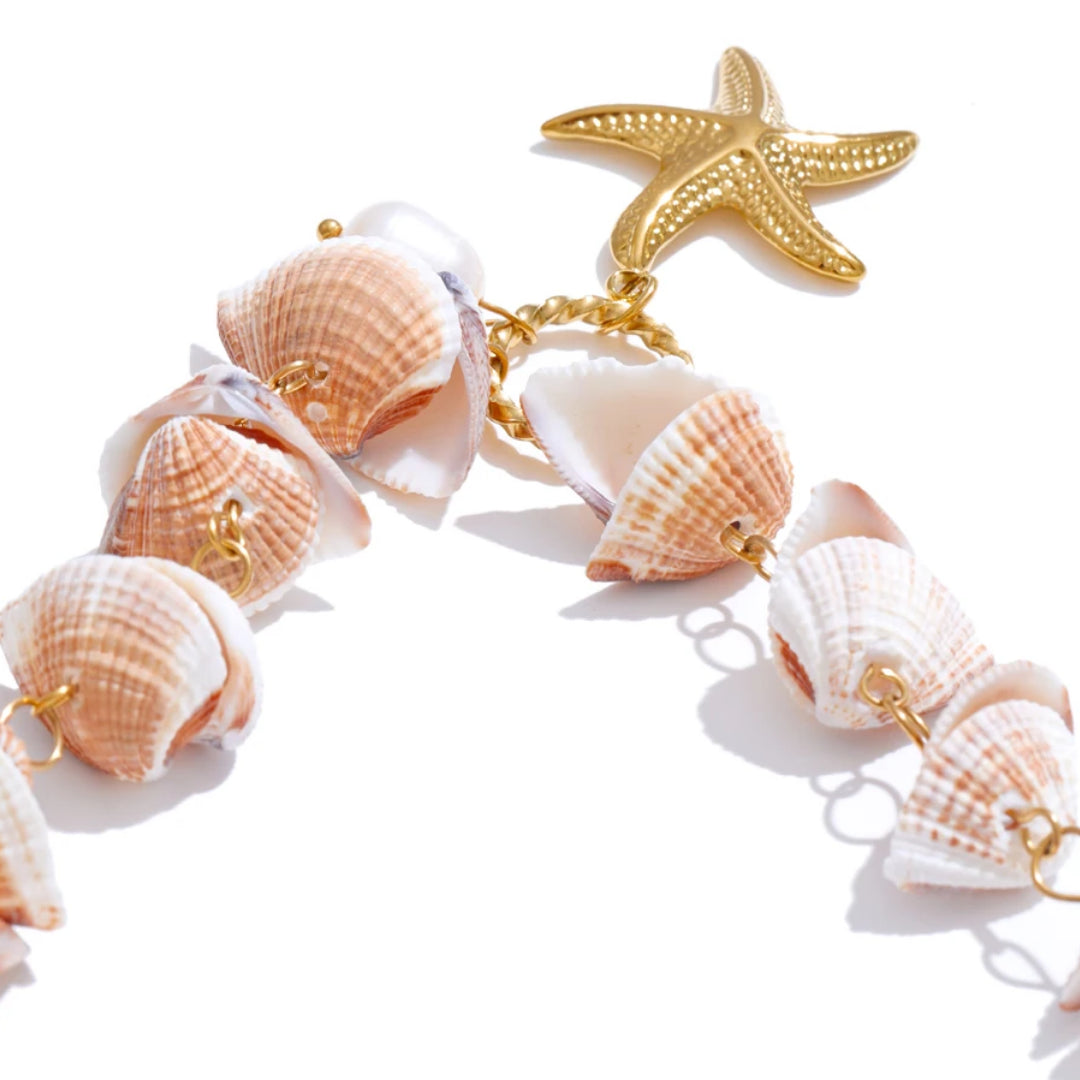 Collar Estrella Abisal con concha natural y oro 18k resistente agua – lenorajewelry.com/collar-estrella-mar-concha-oro
collar playero, joyería vacaciones, estrella de mar, concha natural, regalo verano, acero inoxidable oro, LENORA, joyas resistentes agua, collar ajustable, joyería oceánica