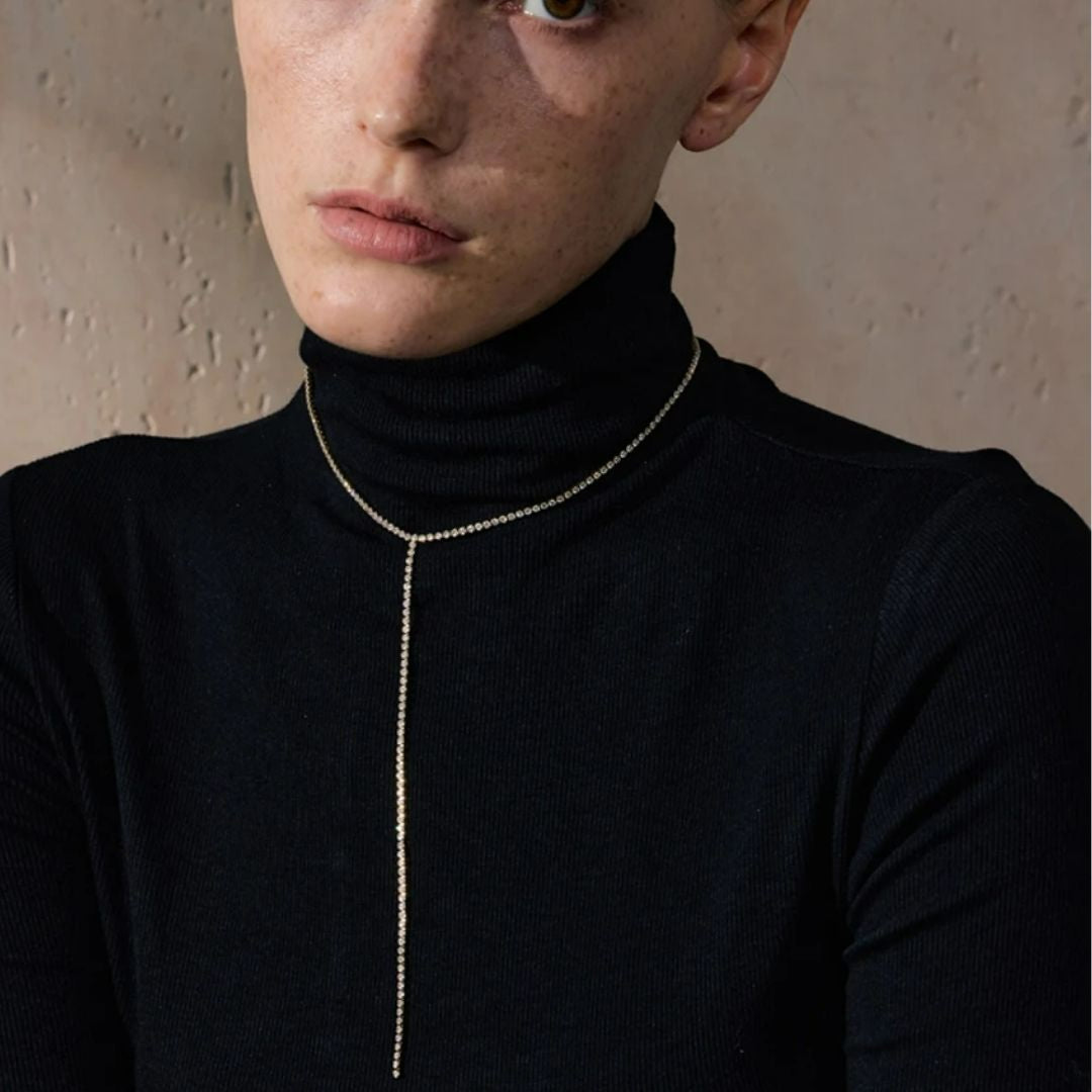 collar dorado, collar mujer, joyería de acero inoxidable, collar impermeable, zirconia cúbica, regalo mujer, joyería fina, collar elegante, moda femenina, collar LENORA, Collar Impermeable Brillante para Mujer | LENORA – lenorajewelry.com/collar-eterna-gracia-dorado