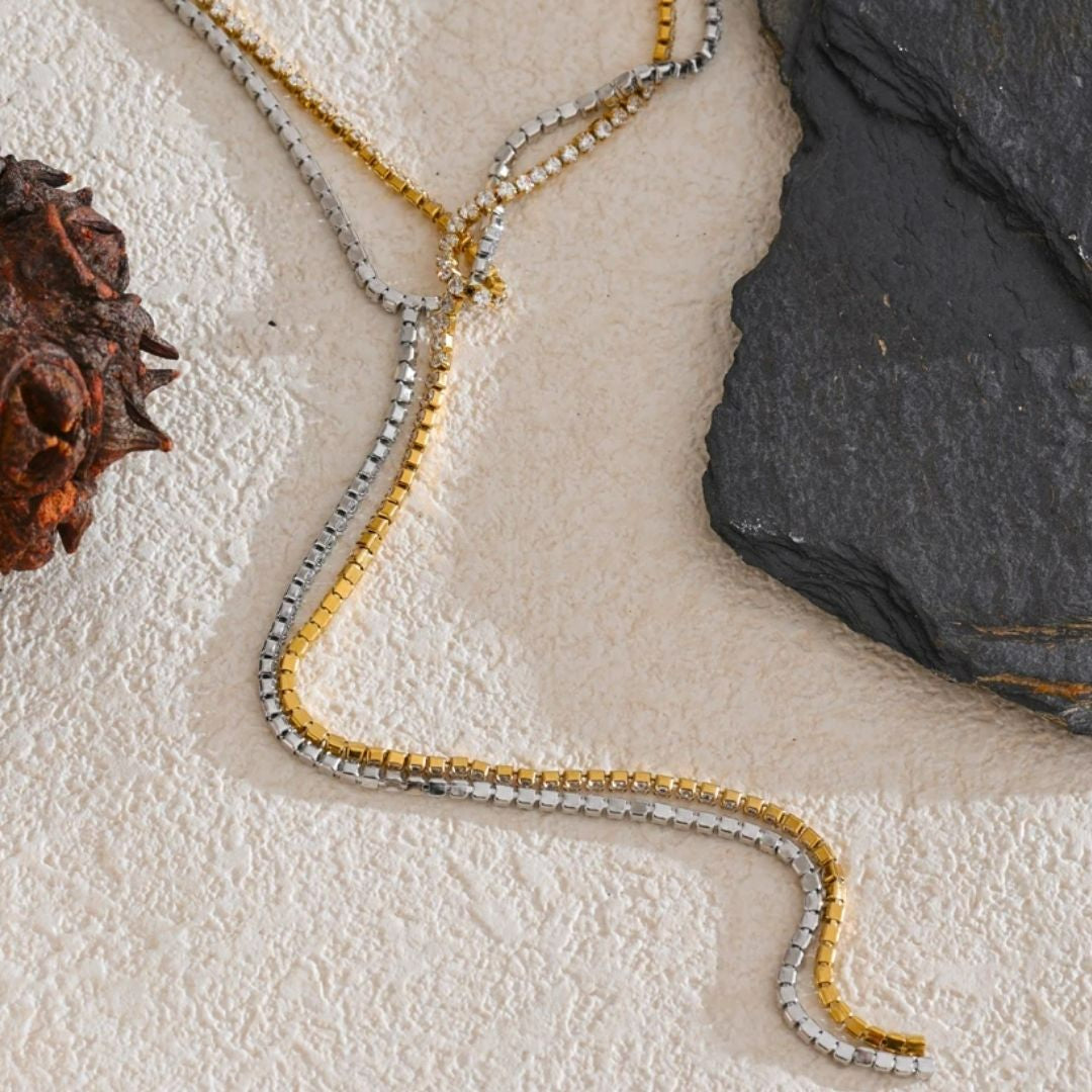 collar dorado, collar mujer, joyería de acero inoxidable, collar impermeable, zirconia cúbica, regalo mujer, joyería fina, collar elegante, moda femenina, collar LENORA, Collar Impermeable Brillante para Mujer | LENORA – lenorajewelry.com/collar-eterna-gracia-dorado