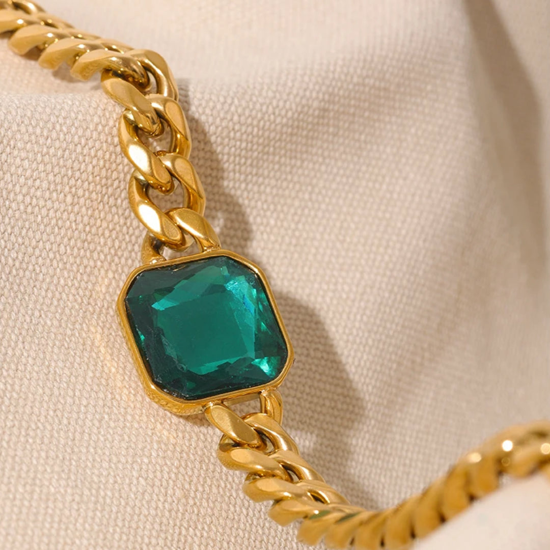 Collar de cadena cubana gruesa con cristales verdes – lenorajewelry.com/collar-llamativo-lenora
Joyería de moda para mujer, collar dorado