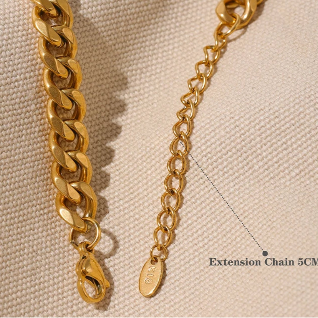 Collar de cadena cubana gruesa con cristales verdes – lenorajewelry.com/collar-llamativo-lenora
Joyería de moda para mujer, collar dorado
