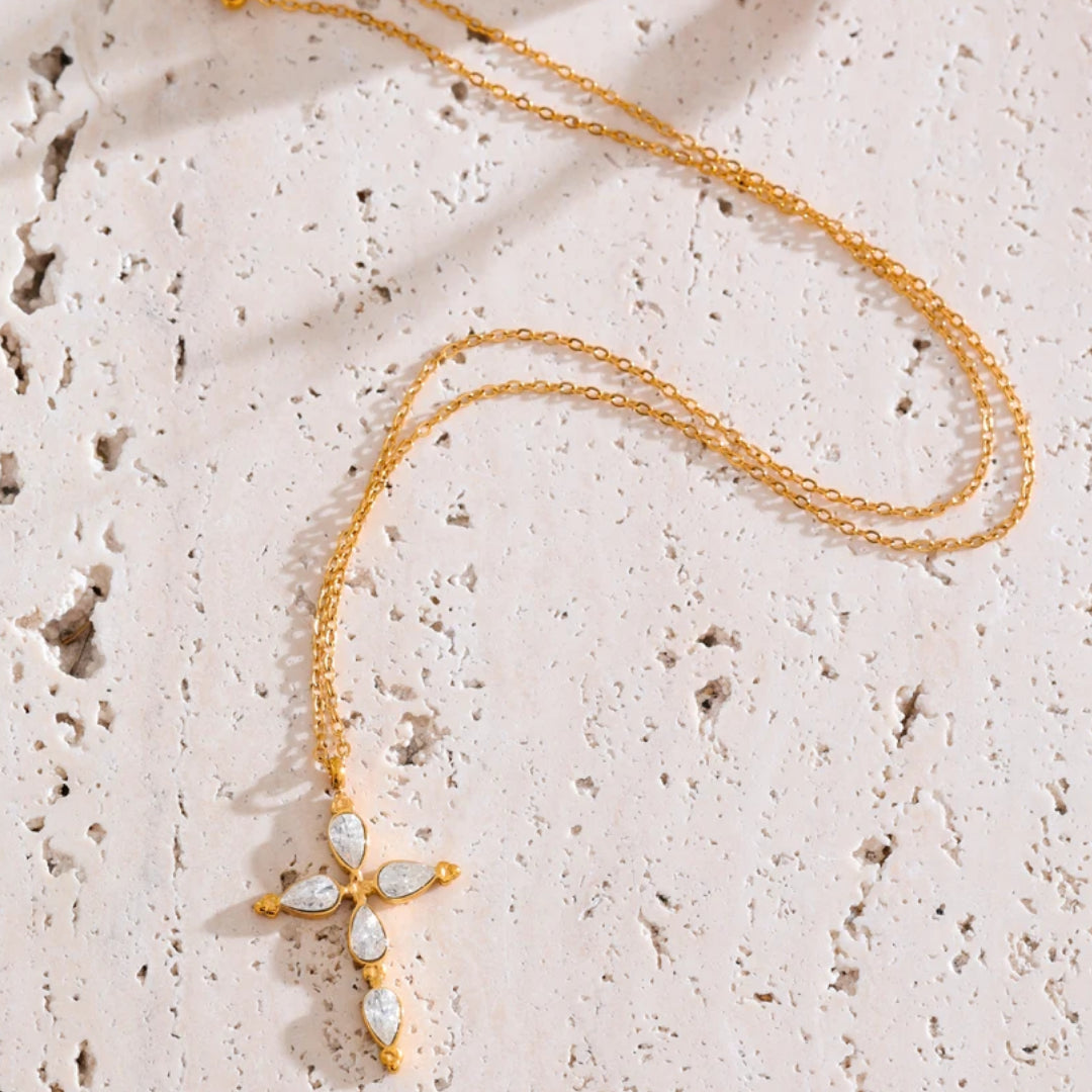 Collar Luz Divina cruz circonitas cúbicas oro 18K cadena ajustable – lenorajewelry.com/collar-luz-divina-cruz-circonitas
collar de cruz, joyería religiosa, collar oro 18K, circonitas cúbicas, regalo mujer, joyería premium, LENORA, collar ajustable, joyas espirituales, collar delicado