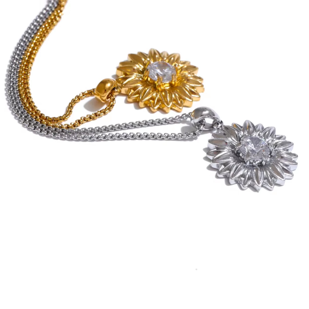 Detalle de cadena en oro 18k y platina – lenorajewelry.com/collar-girasol-dorado-lenora
collar de acero inoxidable, joyas bañadas en oro, zircônia cúbica, regalo elegante para mujeres, colar à prova d'água, joyería de lujo, Lenora