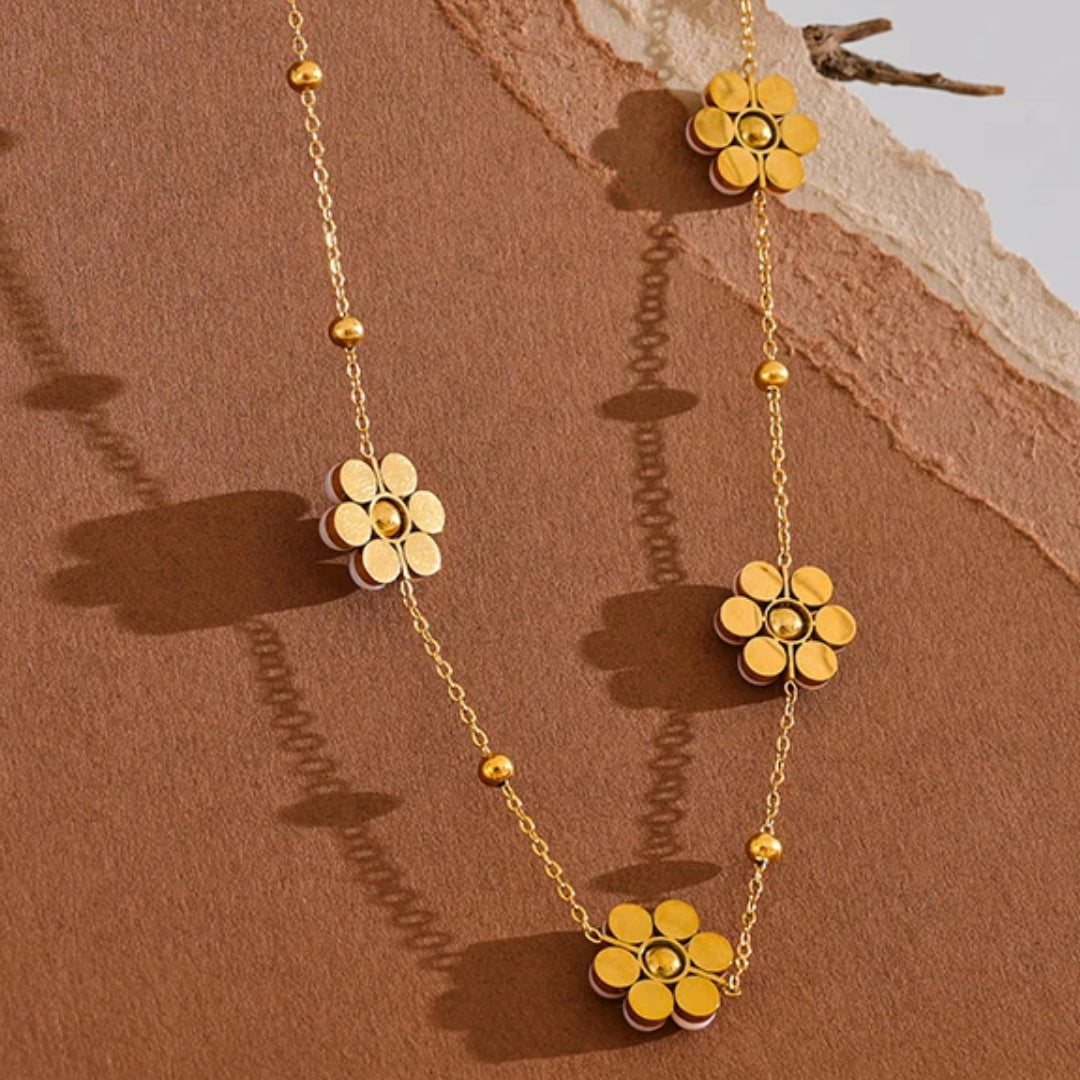 collar de perlas, joyería impermeable, cadena de flores, acero inoxidable, collar dorado, perlas de imitación, joyería artesanal, accesorios para mujeres, collares elegantes, moda femenina