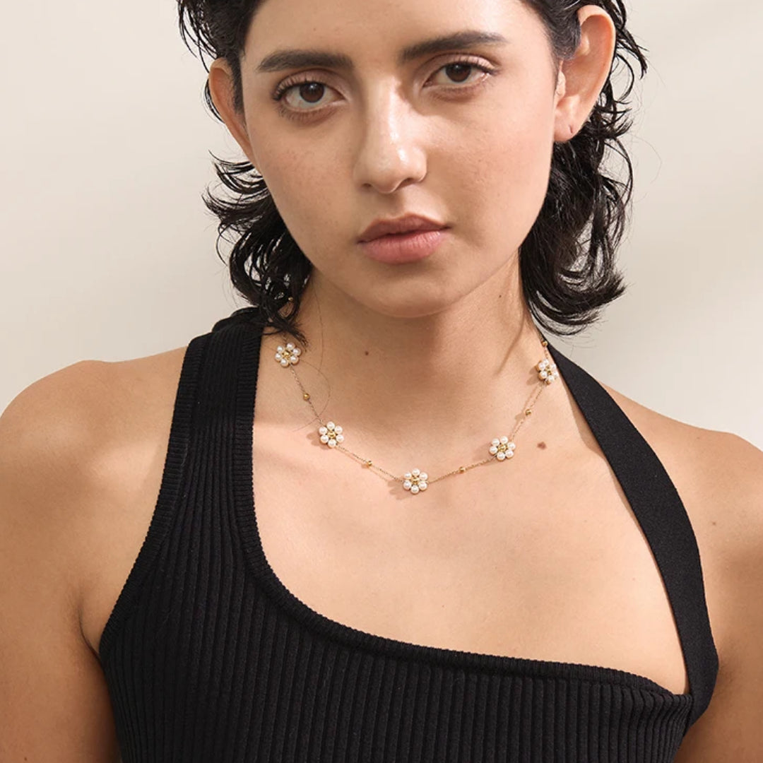 collar de perlas, joyería impermeable, cadena de flores, acero inoxidable, collar dorado, perlas de imitación, joyería artesanal, accesorios para mujeres, collares elegantes, moda femenina