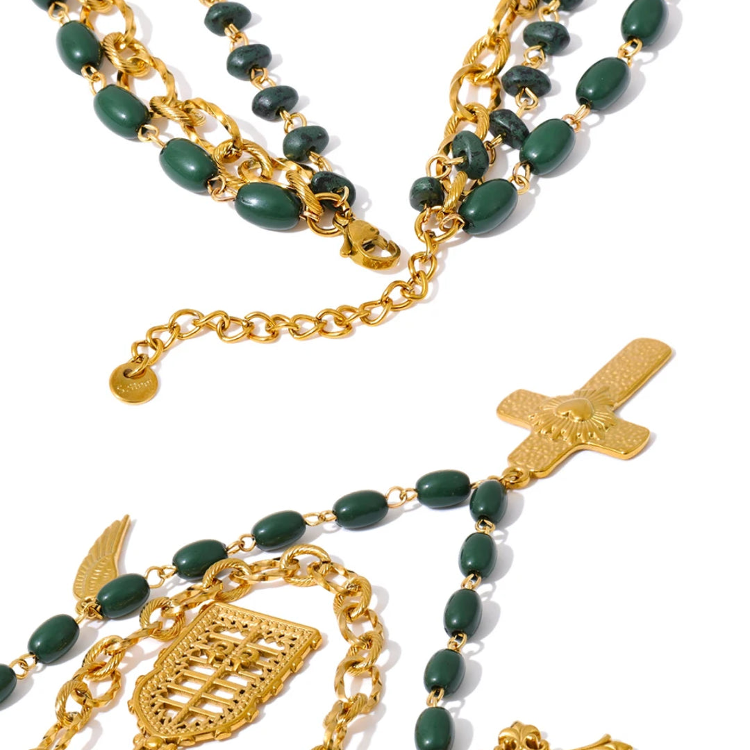 Collar dorado con charms y cuentas acrílicas – lenorajewelry.com/collar-verde-intenso-cuentas-dorado
collar en capas, collar verde acrílico, joyería artesanal, collar moderno mujer, collar dorado con cuentas, joyas LENORA, collar elegante contemporáneo