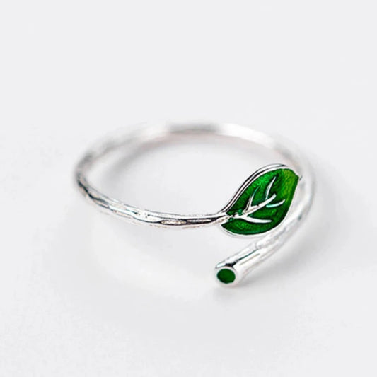 Enchanted Forest Green Enamel Leaves Silver Ring, Anillo de plata con hojas esmaltadas verdes del bosque encantado