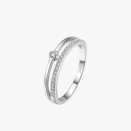 Luxe Silver Line Clear CZ Wedding Ring for Women, Anillo de lujo con línea de plata y circonias cúbicas 