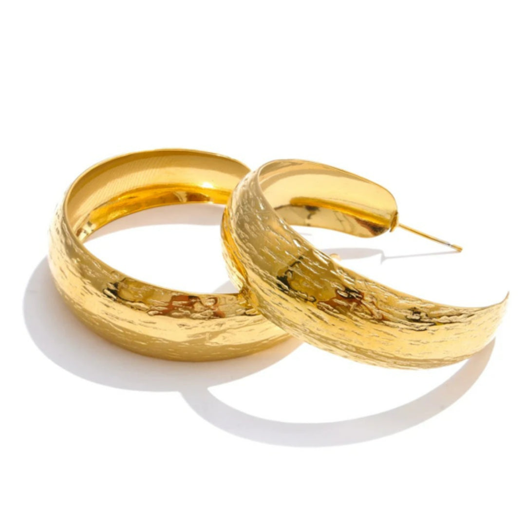 Joyería hipoalergénica con forma en "C" – lenorajewelry.com/pendientes-geometricos-dorados
pendientes de acero inoxidable, aretes dorados para mujer, joyería hipoalergénica, joyas modernas, regalo elegante, lenora joyas, diseño geométrico, envío rápido, oro PVD, accesorios versátiles