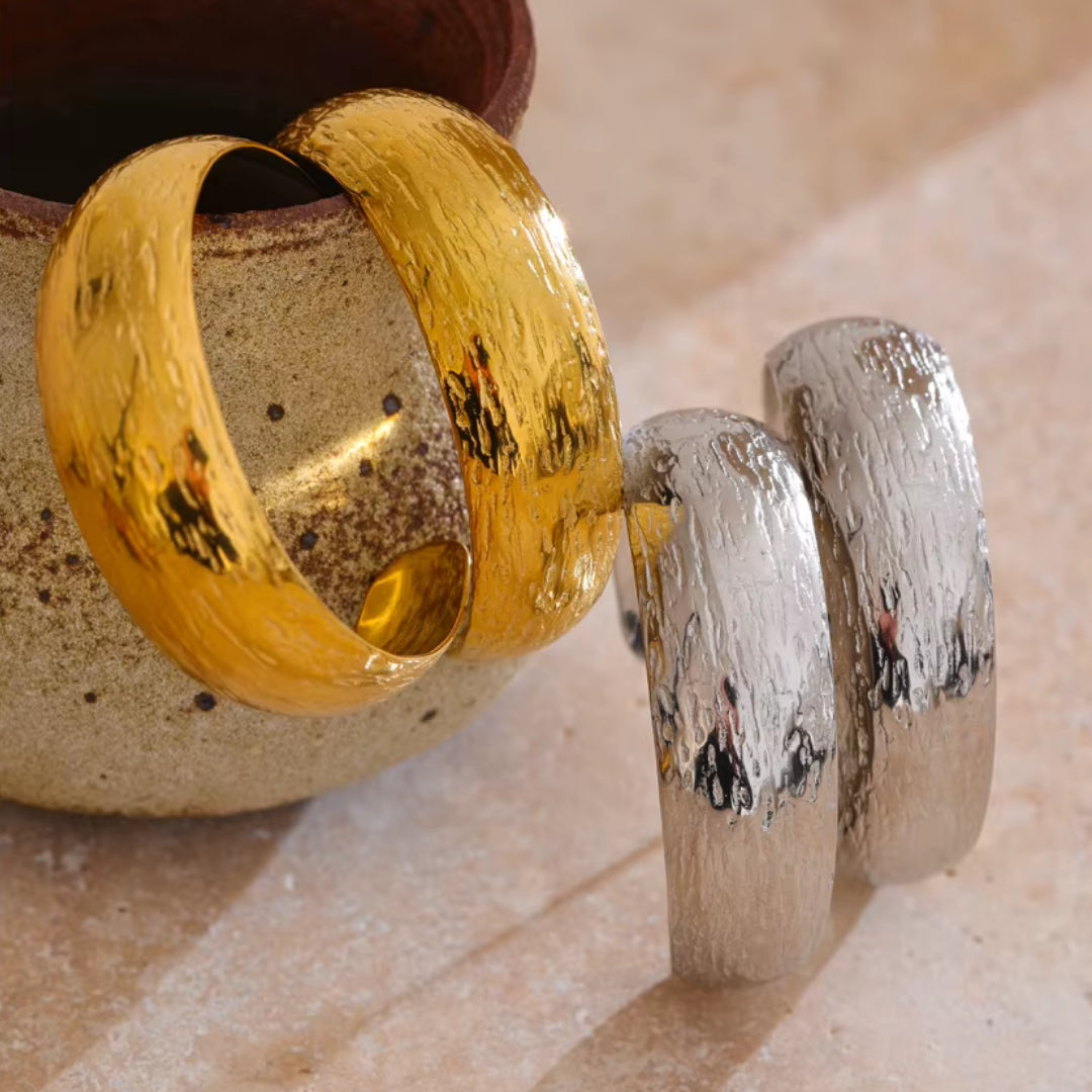 Joyería hipoalergénica con forma en "C" – lenorajewelry.com/pendientes-geometricos-dorados
pendientes de acero inoxidable, aretes dorados para mujer, joyería hipoalergénica, joyas modernas, regalo elegante, lenora joyas, diseño geométrico, envío rápido, oro PVD, accesorios versátiles