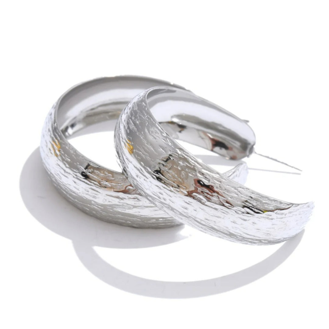 Joyería hipoalergénica con forma en "C" – lenorajewelry.com/pendientes-geometricos-dorados
pendientes de acero inoxidable, aretes dorados para mujer, joyería hipoalergénica, joyas modernas, regalo elegante, lenora joyas, diseño geométrico, envío rápido, oro PVD, accesorios versátiles