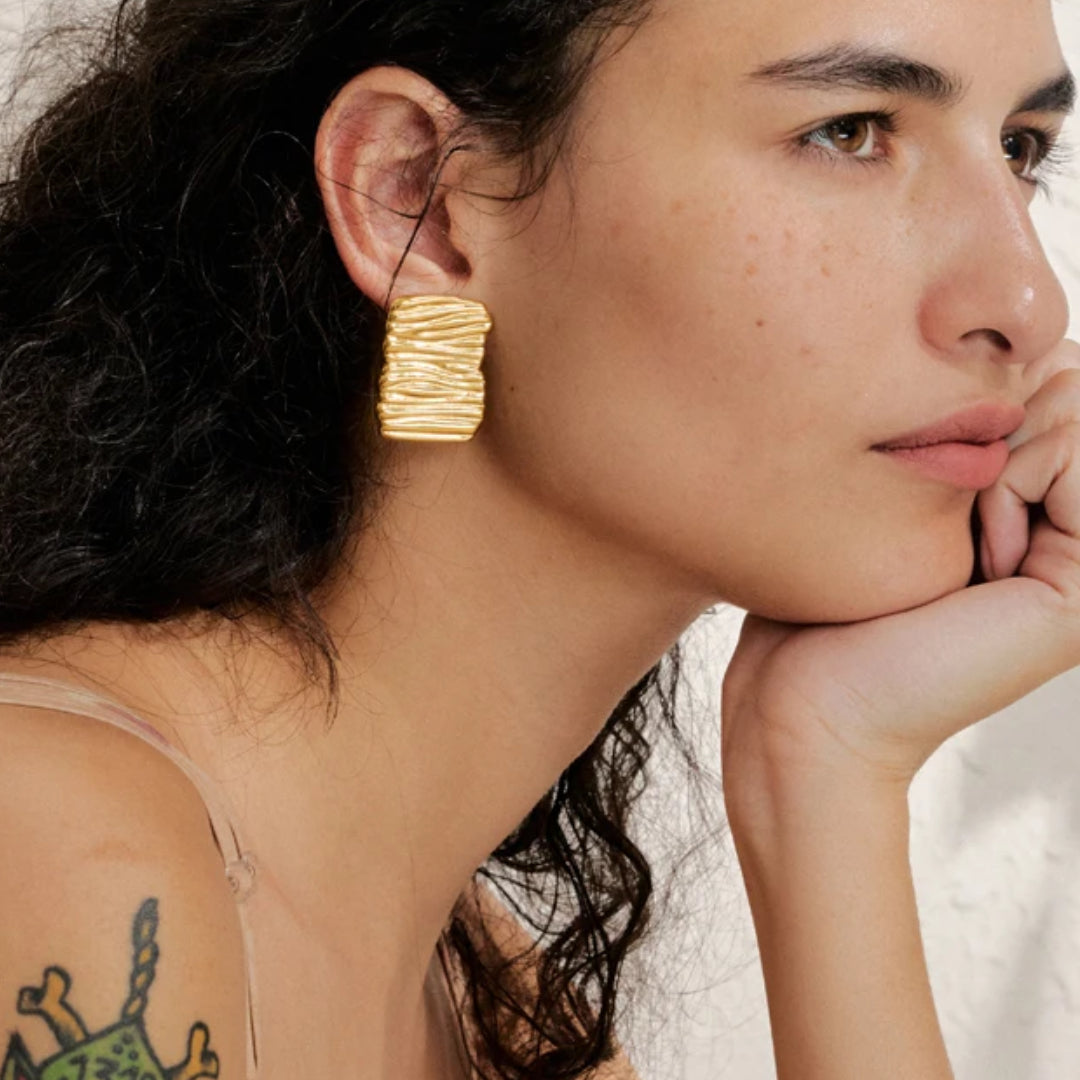 Joyería geométrica en acero inoxidable hipoalergénico – lenorajewelry.com/pendientes-rectangulares-dorados
pendientes rectangulares, joyería dorada mujer, aretes geométricos, acero inoxidable oro, joyas diarias, regalo elegante, lenora joyería, resistente agua, moda accesible, envío rápido