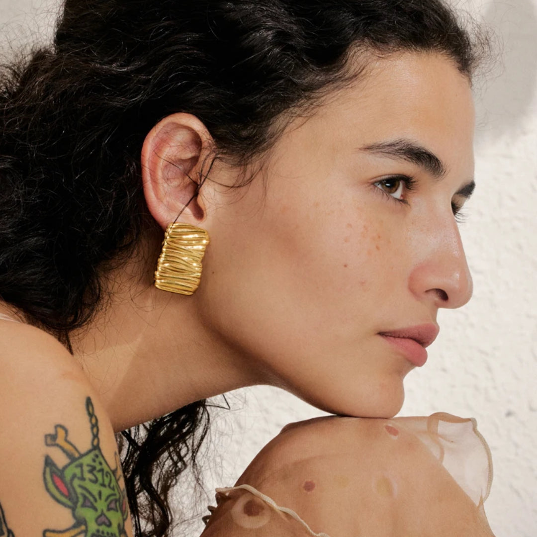 Joyería geométrica en acero inoxidable hipoalergénico – lenorajewelry.com/pendientes-rectangulares-dorados
pendientes rectangulares, joyería dorada mujer, aretes geométricos, acero inoxidable oro, joyas diarias, regalo elegante, lenora joyería, resistente agua, moda accesible, envío rápido