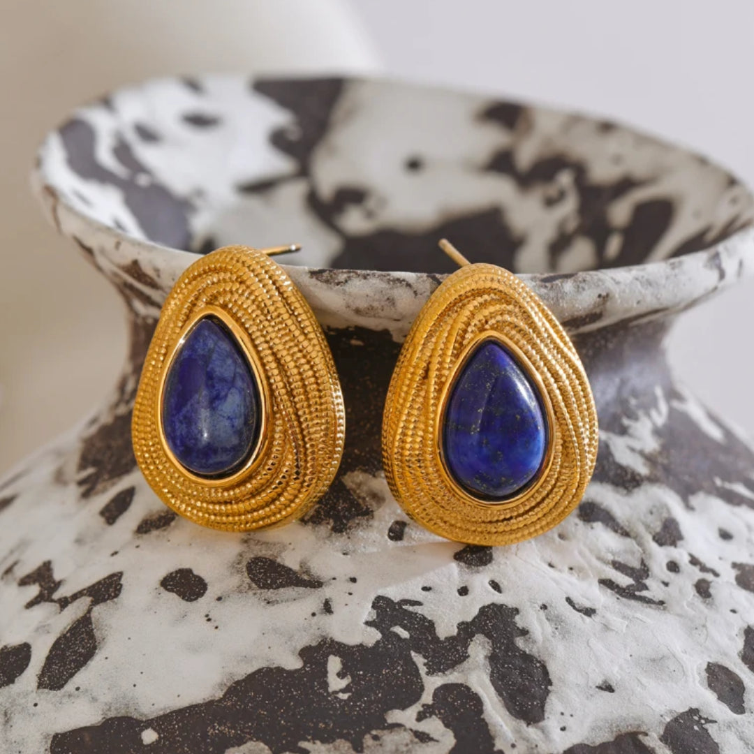 Pendientes geométricos vintage con PVD dorado – lenorajewelry.com/pendientes-mystique-aurea
colgantes de piedra natural, colgantes vintage, joyas geométricas, colgantes de oro, joyas modernas, joyas LENORA, regalo elegante para mujer