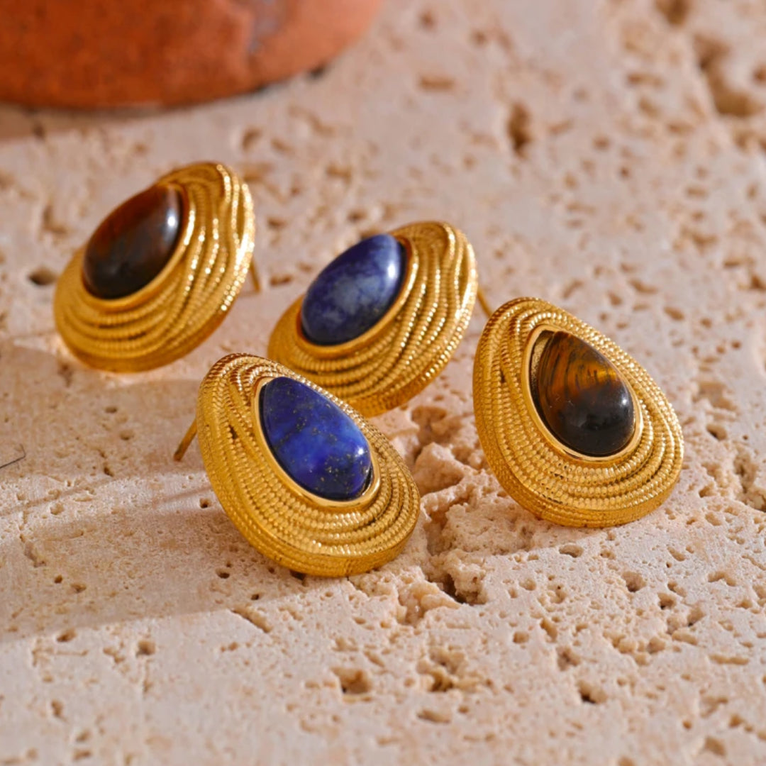 Pendientes geométricos vintage con PVD dorado – lenorajewelry.com/pendientes-mystique-aurea
colgantes de piedra natural, colgantes vintage, joyas geométricas, colgantes de oro, joyas modernas, joyas LENORA, regalo elegante para mujer
