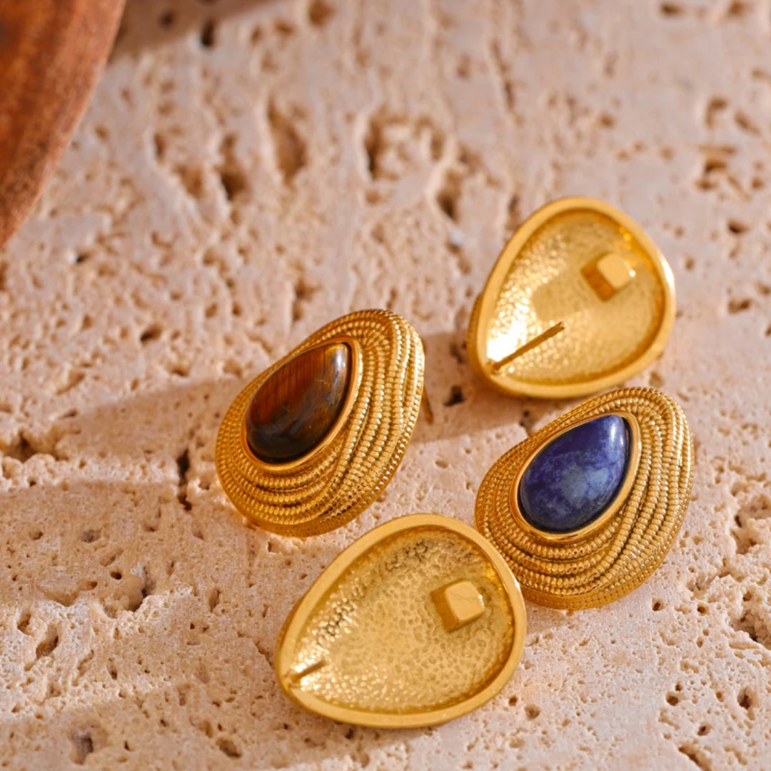 Pendientes geométricos vintage con PVD dorado – lenorajewelry.com/pendientes-mystique-aurea
colgantes de piedra natural, colgantes vintage, joyas geométricas, colgantes de oro, joyas modernas, joyas LENORA, regalo elegante para mujer