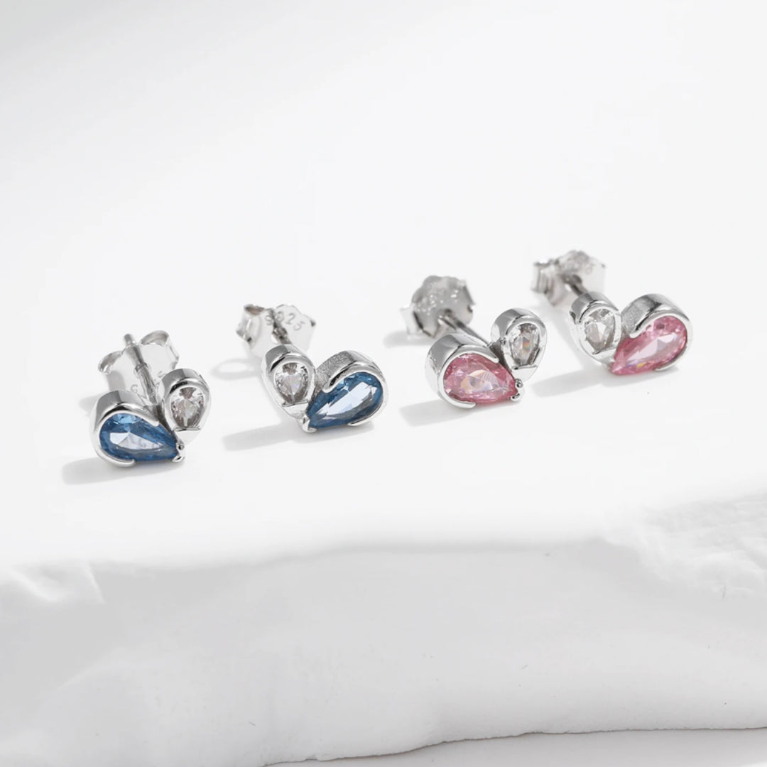pendientes románticos de corazones, pendientes de corazones con circonitas, pendientes de circonitas coloridas, pendientes románticos, joyería de corazones, pendientes elegantes, pendientes de moda, pendientes de diseño romántico, joyería con circonitas, pendientes de colores, pendientes para mujeres, pendientes de amor, pendientes con piedras preciosas