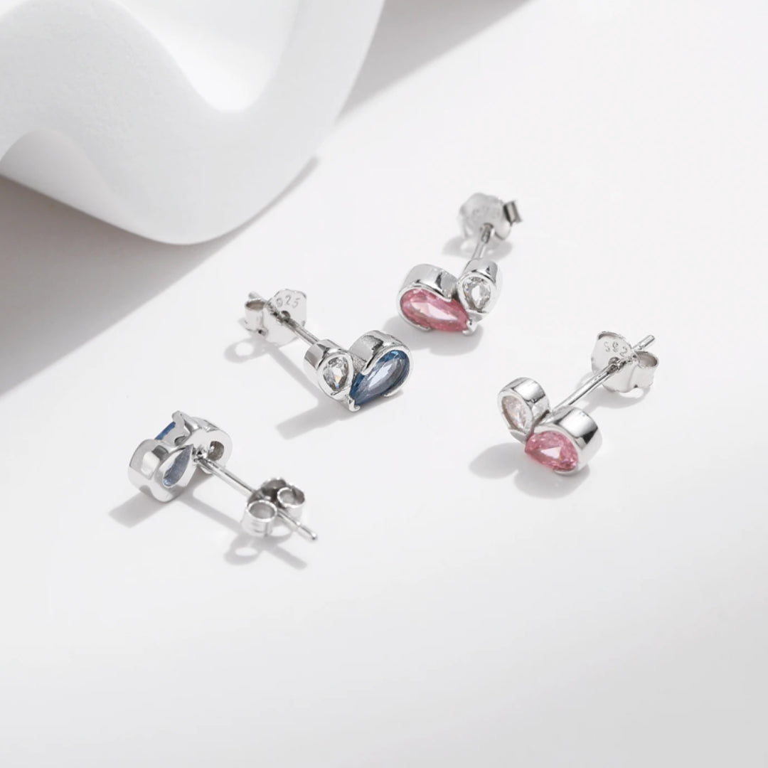 pendientes románticos de corazones, pendientes de corazones con circonitas, pendientes de circonitas coloridas, pendientes románticos, joyería de corazones, pendientes elegantes, pendientes de moda, pendientes de diseño romántico, joyería con circonitas, pendientes de colores, pendientes para mujeres, pendientes de amor, pendientes con piedras preciosas