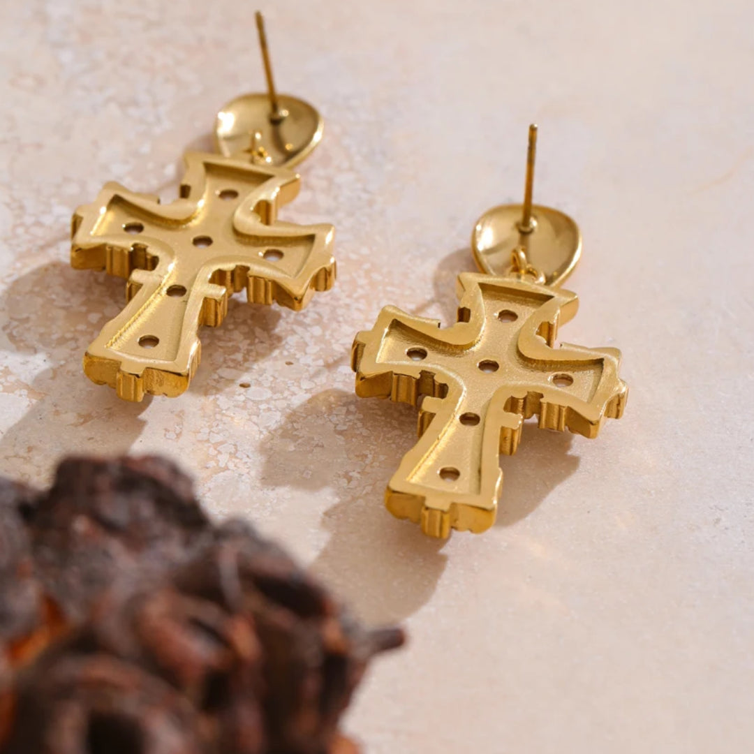 Pendientes Verve Perla oro 18K con perlas y circonitas – lenorajewelry.com/pendientes-oro18k-perlas-circonitas-verve, pendientes oro 18K, pendientes drop, perlas joyería, circonitas cubicas, joyería de lujo, regalo mujer, accesorios premium, acero inoxidable, pendientes elegantes