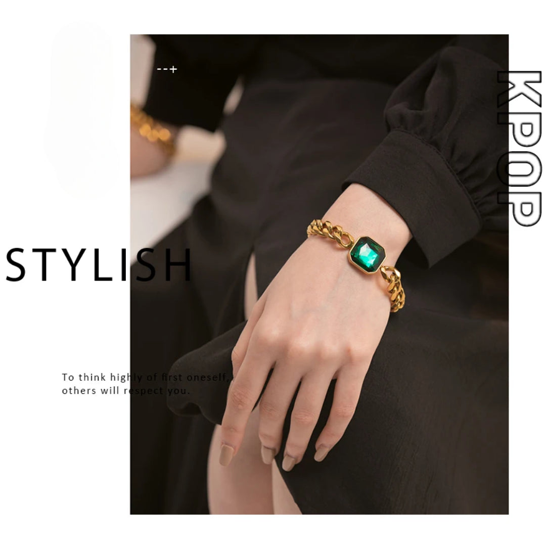 Pulsera Audaz Lenora de acero inoxidable con oro PVD – lenorajewelry.com/pulsera-audaz-lenora, Pulsera de cadena gruesa con cristales verdes, Joyería punk hip hop para mujer, pulsera dorada
