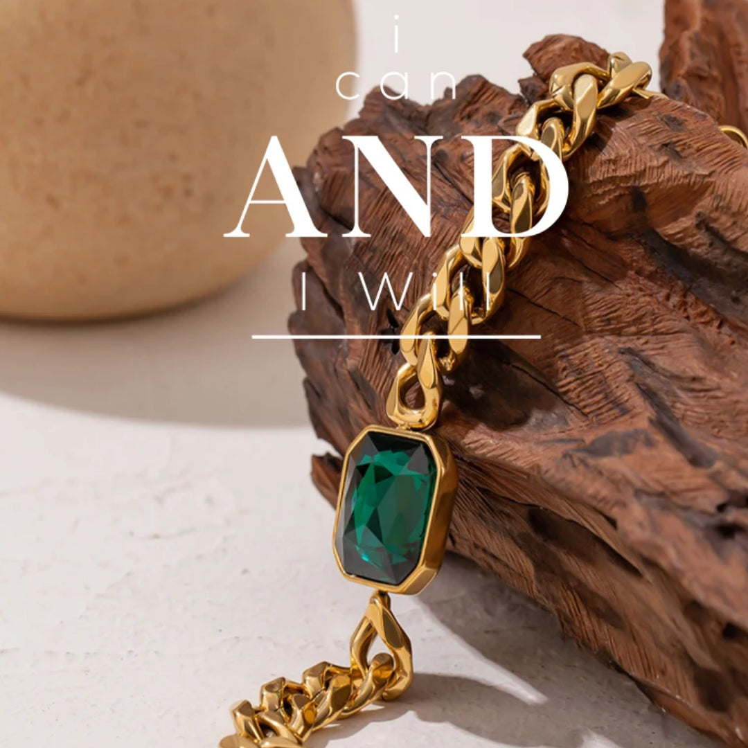 Pulsera Audaz Lenora de acero inoxidable con oro PVD – lenorajewelry.com/pulsera-audaz-lenora, Pulsera de cadena gruesa con cristales verdes, Joyería punk hip hop para mujer, pulsera dorada