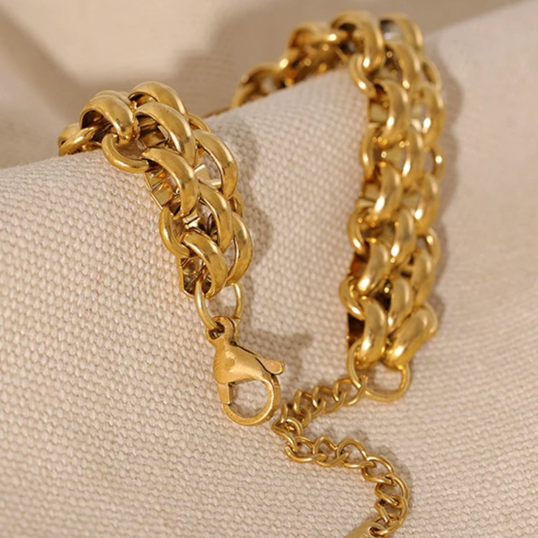 Pulsera Aura Imperecedera cadena cubana ajustable oro 18k – lenorajewelry.com/pulsera-aura-imperecedera-oro-18k
pulsera mujer, joyería oro 18k, acero inoxidable, regalo elegante, cadena cubana, pulsera ajustable, dije joya, joyería hipoalergénica, moda accesorios, Lenora Jewelry