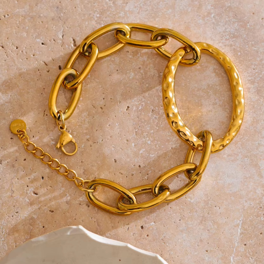 Joyería hipoalergénica con charm geométrico – lenorajewelry.com/pulsera-aura-ovalo-dorado
pulsera de acero inoxidable, joyería hipoalergénica, pulsera dorada para mujer, joyas modernas, regalo elegante, lenora joyas, diseño geométrico, envío rápido, oro PVD, accesorios diarios