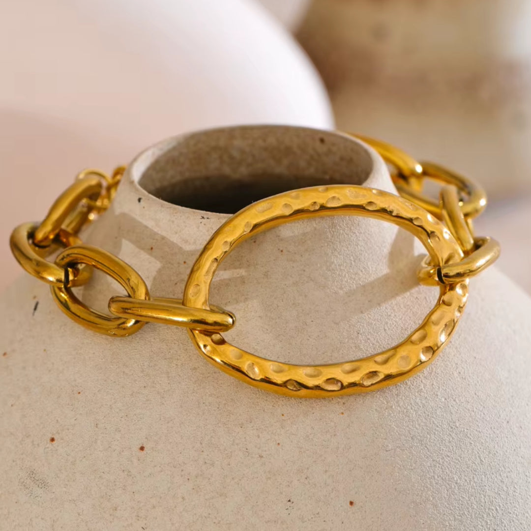 Joyería hipoalergénica con charm geométrico – lenorajewelry.com/pulsera-aura-ovalo-dorado
pulsera de acero inoxidable, joyería hipoalergénica, pulsera dorada para mujer, joyas modernas, regalo elegante, lenora joyas, diseño geométrico, envío rápido, oro PVD, accesorios diarios