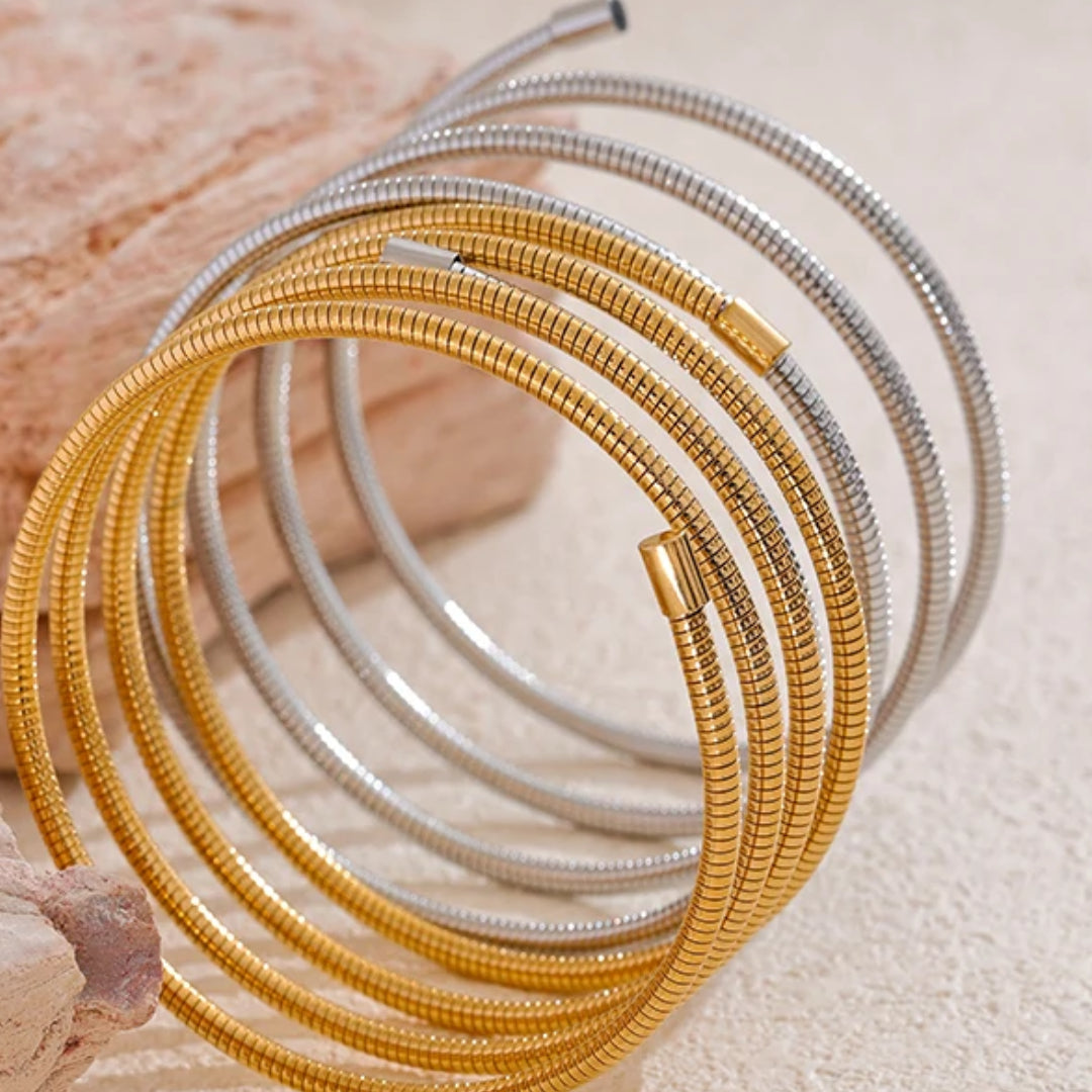 Pulsera Entrelazada acero inoxidable – lenorajewelry.com/pulsera-entrelazada
pulsera acero inoxidable, joyería moderna, pulsera de moda, regalo para mujer, pulsera dorada, accesorios de lujo, pulsera con textura, LENORA, joyería impermeable