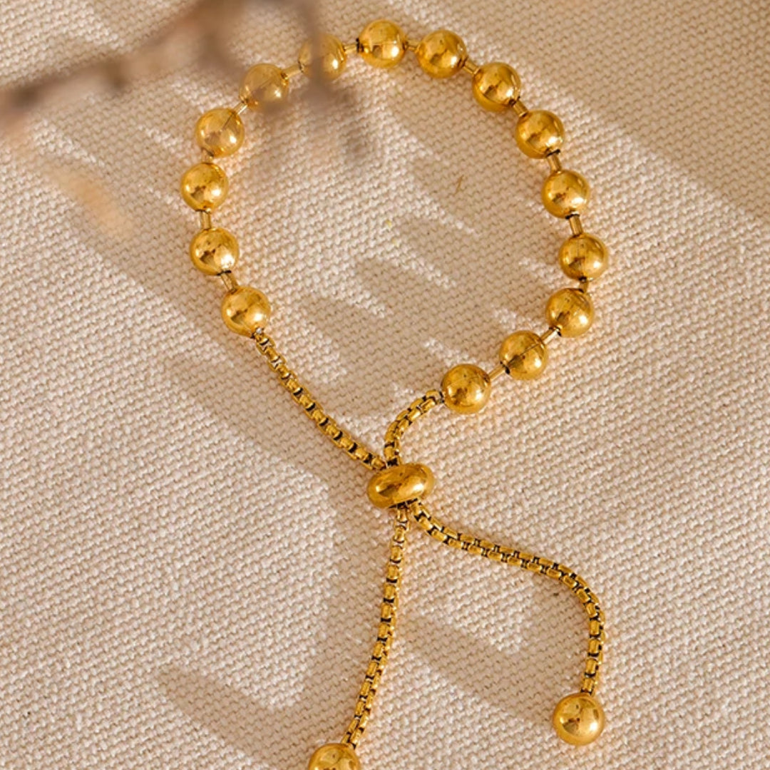 Pulsera Verano Áureo cuentas ajustables oro 18k verano – lenorajewelry.com/pulsera-verano-aureo-oro-18k
pulsera verano, joyería oro 18k, acero inoxidable, pulsera de cuentas, joyería diaria, joyas resistentes agua, regalo mujer elegante, moda playera, accesorios ajustables, Lenora Jewelry