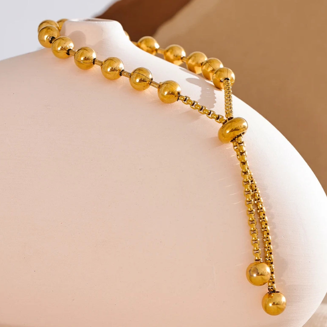 Pulsera Verano Áureo cuentas ajustables oro 18k verano – lenorajewelry.com/pulsera-verano-aureo-oro-18k
pulsera verano, joyería oro 18k, acero inoxidable, pulsera de cuentas, joyería diaria, joyas resistentes agua, regalo mujer elegante, moda playera, accesorios ajustables, Lenora Jewelry