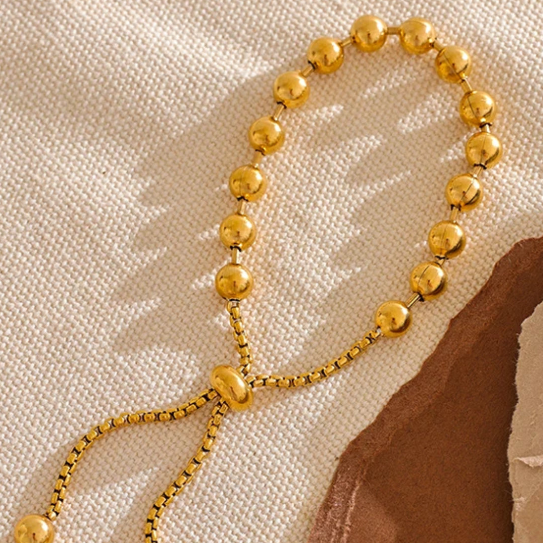 Pulsera Verano Áureo cuentas ajustables oro 18k verano – lenorajewelry.com/pulsera-verano-aureo-oro-18k
pulsera verano, joyería oro 18k, acero inoxidable, pulsera de cuentas, joyería diaria, joyas resistentes agua, regalo mujer elegante, moda playera, accesorios ajustables, Lenora Jewelry