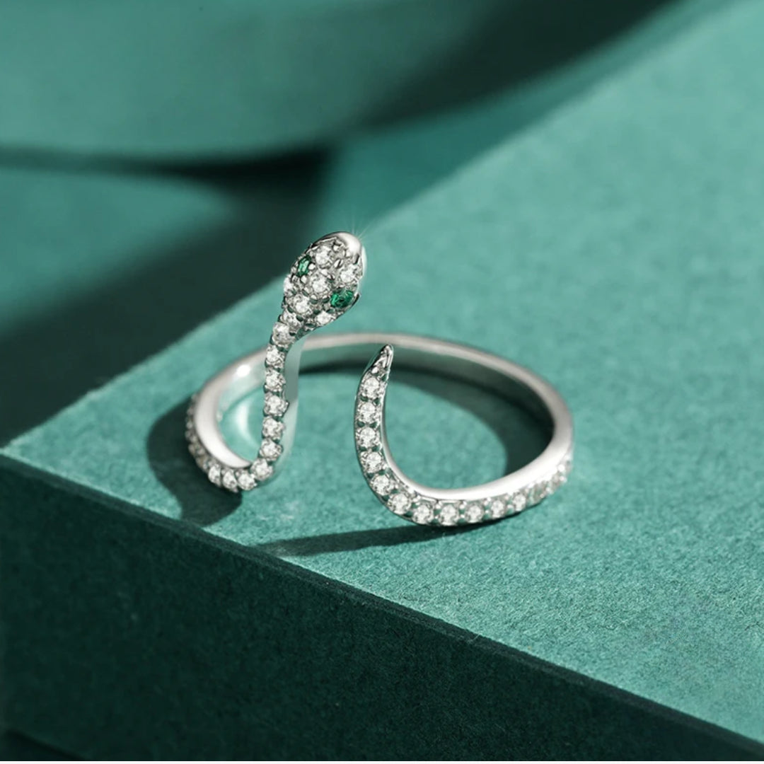 Anillo de serpiente de plata, Anillo de moda con circonitas, Anillo elegante de plata, Anillo de serpiente con circonitas, Joyería de moda con circonitas, Anillo de serpiente para mujer