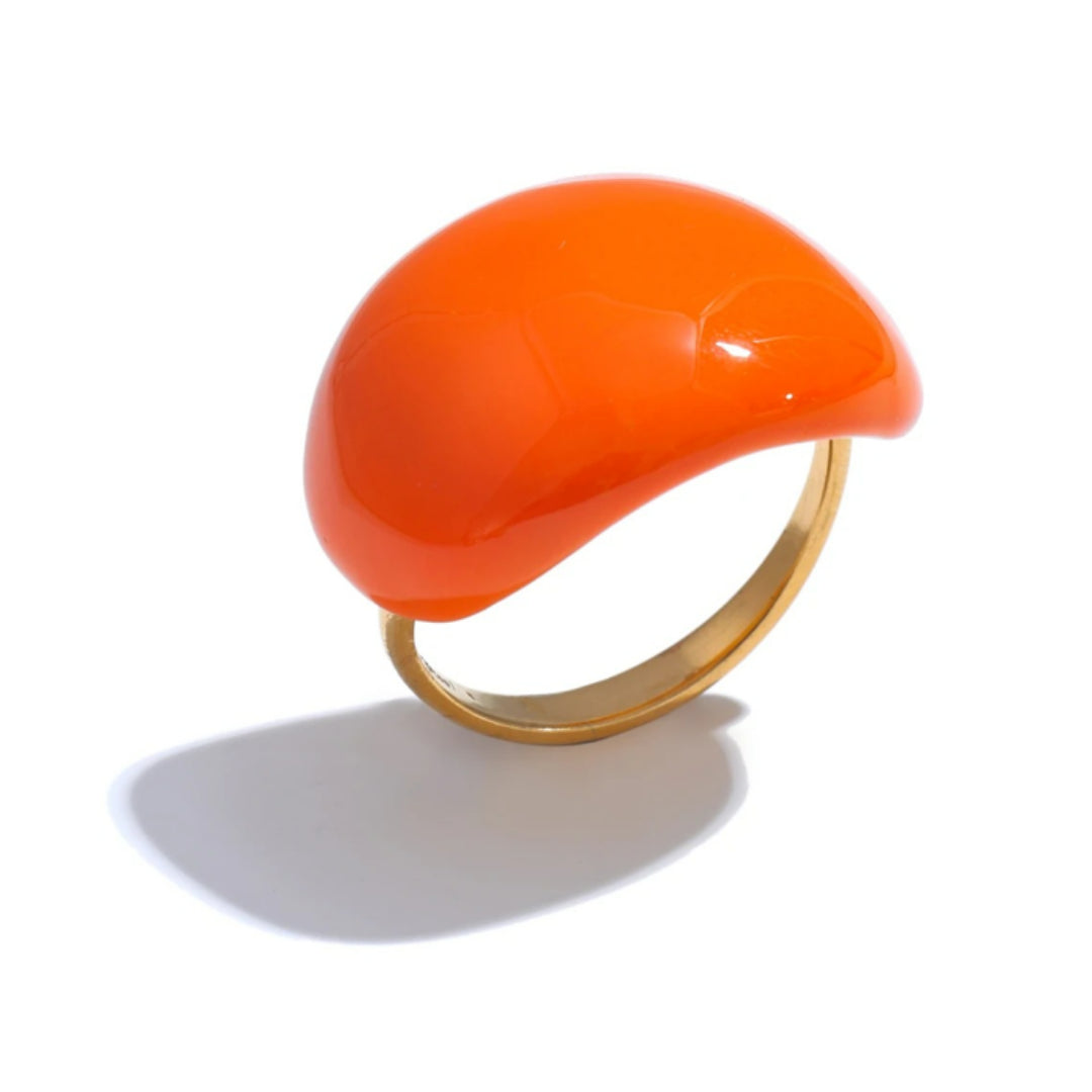Anillo Candy Glow esmaltado multicolor – lenorajewelry.com/anillo-candy-glow-esmaltado, anillo esmaltado, anillo multicolor, joyería moderna, anillo de acero inoxidable, anillo dorado 18K, anillo elegante mujer